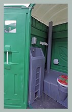 Туалетная кабина с ножной помпой,дозатором и держателем бумажных полотенец