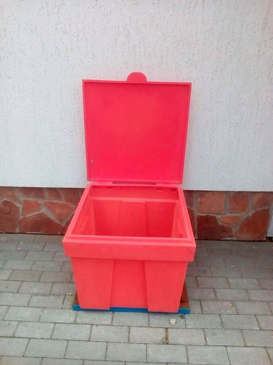 Ящик пластиковый для песка 150л.